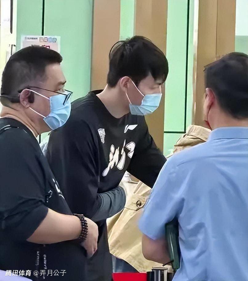大家都是奔着这神药来的，此时都迫不及待想要一睹神药的风采。